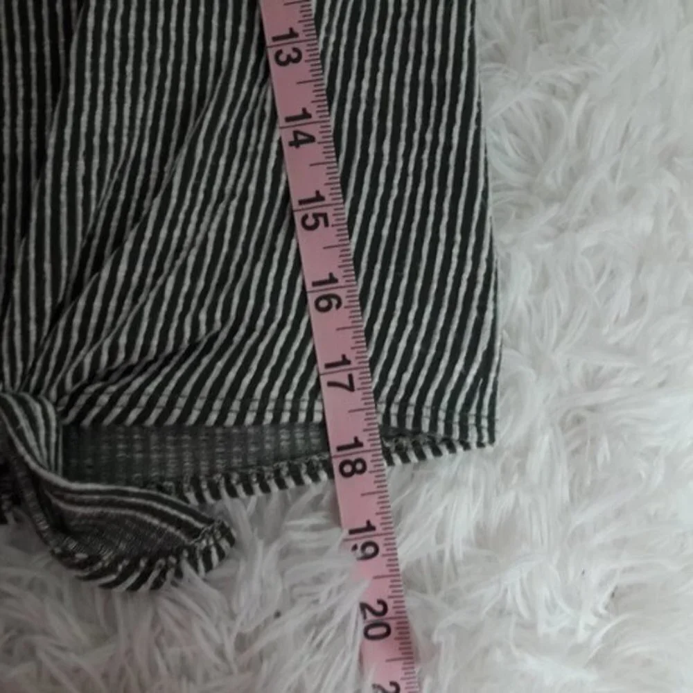 Caution to the wind Striped Top Front Ties XS/S - Picture 5 of 5